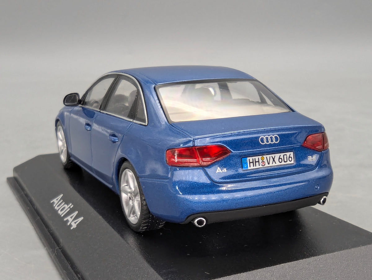 Modellautos 1:43 Minichamps Audi A4 3.2 Quattro Aruba Blau Metallic mit Dealer OVP