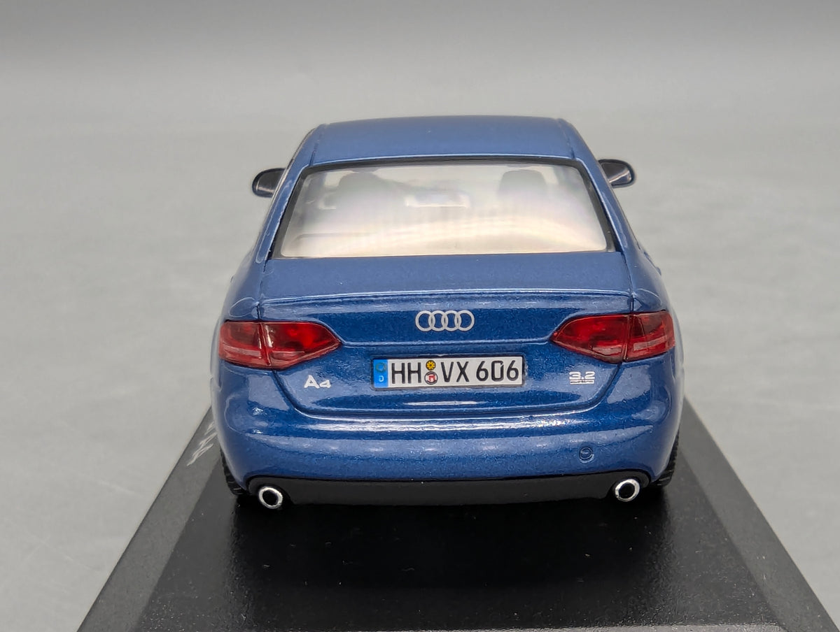 Modellautos 1:43 Minichamps Audi A4 3.2 Quattro Aruba Blau Metallic mit Dealer OVP