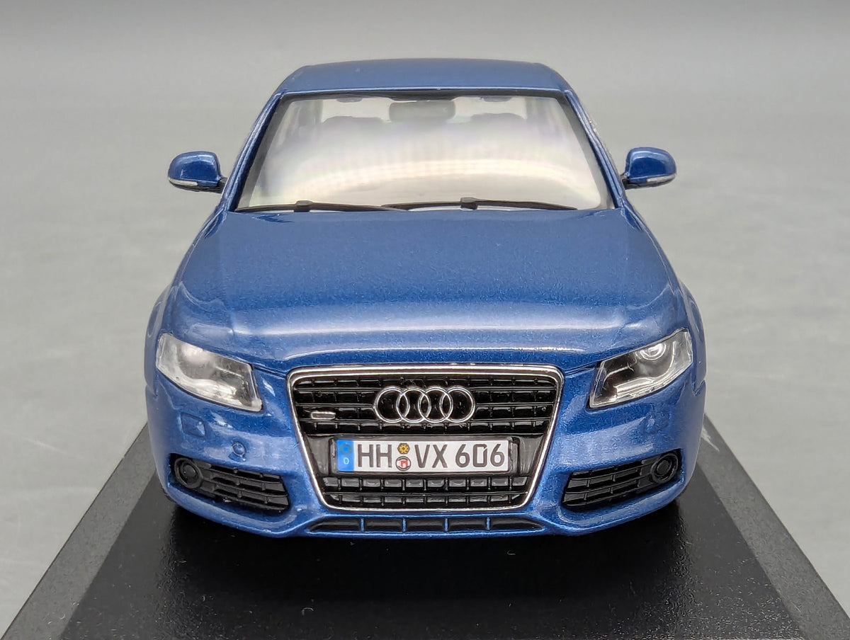 Modellautos 1:43 Minichamps Audi A4 3.2 Quattro Aruba Blau Metallic mit Dealer OVP