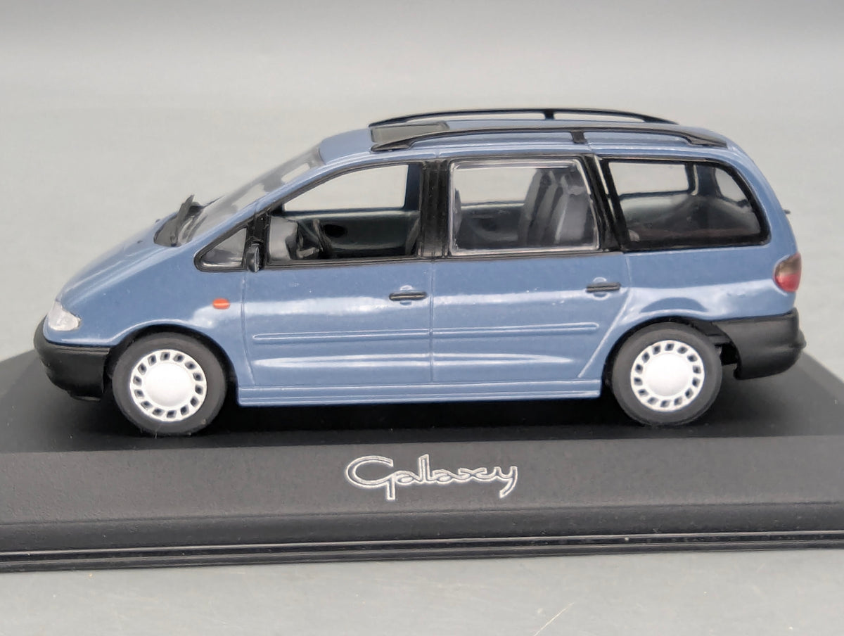 Modellautos 1:43 Minichamps Ford Galaxy Hellblau mit Dealer OVP