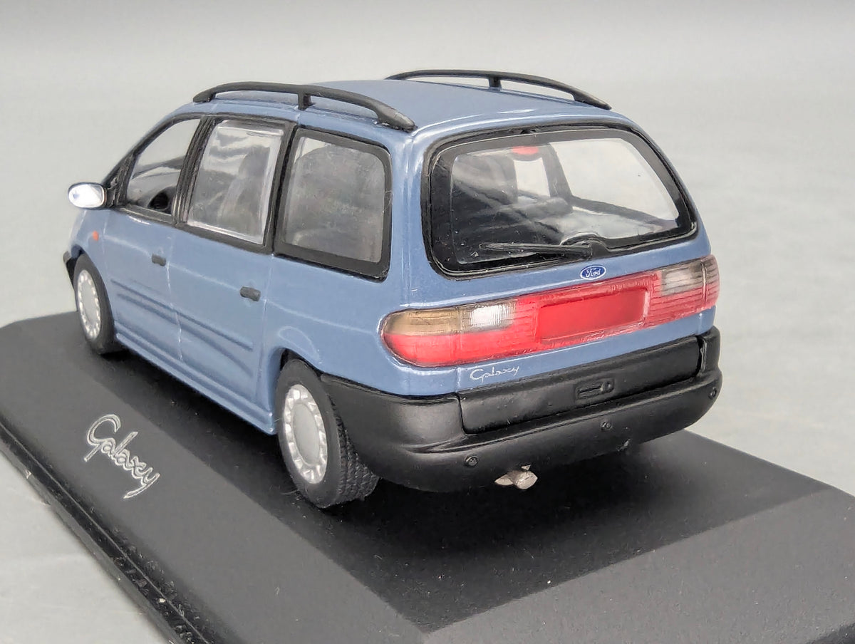 Modellautos 1:43 Minichamps Ford Galaxy Hellblau mit Dealer OVP