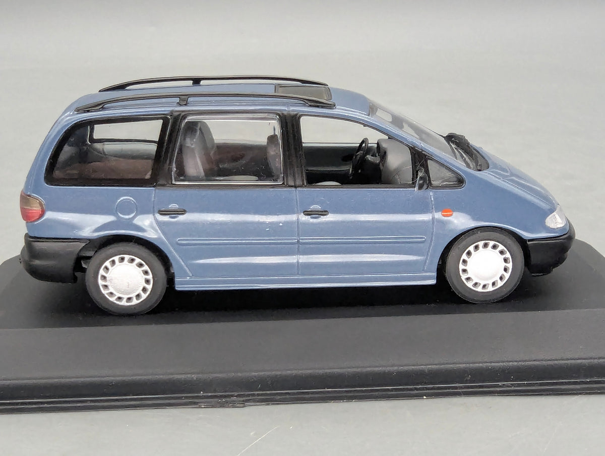 Modellautos 1:43 Minichamps Ford Galaxy Hellblau mit Dealer OVP
