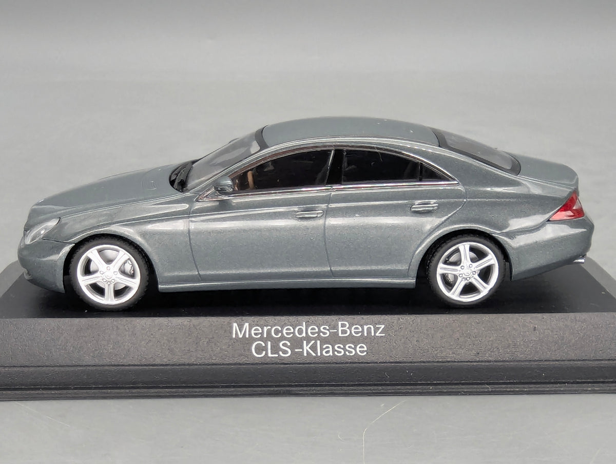 Modellautos 1:43 Minichamps Mercedes-Benz CLS-Klasse Perlitgrau Metallic mit Dealer OVP