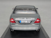 Modellautos 1:43 Minichamps Mercedes-Benz CLS-Klasse Perlitgrau Metallic mit Dealer OVP