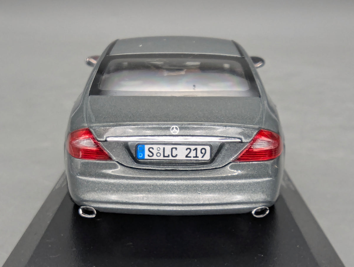 Modellautos 1:43 Minichamps Mercedes-Benz CLS-Klasse Perlitgrau Metallic mit Dealer OVP