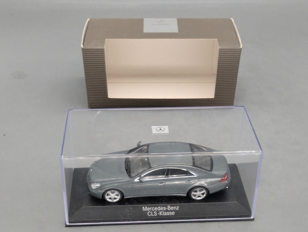 Modellautos 1:43 Minichamps Mercedes-Benz CLS-Klasse Perlitgrau Metallic mit Dealer OVP