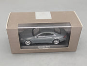 Modellautos 1:43 Minichamps Mercedes-Benz CLS-Klasse Perlitgrau Metallic mit Dealer OVP