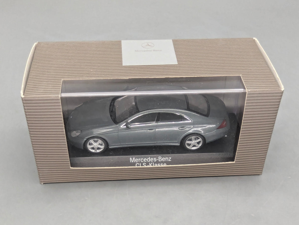 Modellautos 1:43 Minichamps Mercedes-Benz CLS-Klasse Perlitgrau Metallic mit Dealer OVP