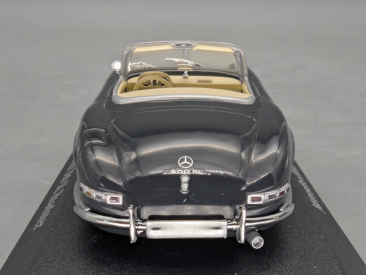 Modellautos 1:43 Minichamps Mercedes-Benz 300 SL Roadster mit Dealer OVP