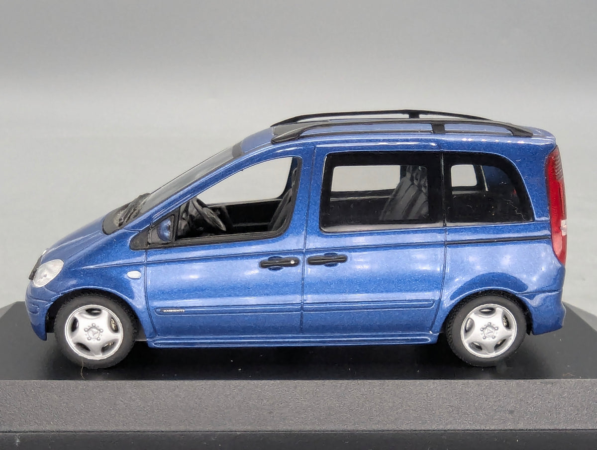 Modellautos 1:43 Minichamps Mercedes-Benz Vaneo Blau Metallic mit Dealer OVP