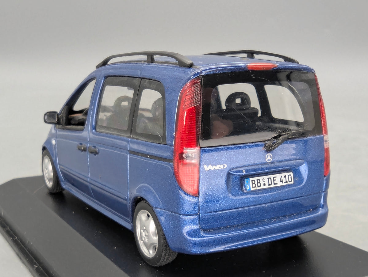 Modellautos 1:43 Minichamps Mercedes-Benz Vaneo Blau Metallic mit Dealer OVP