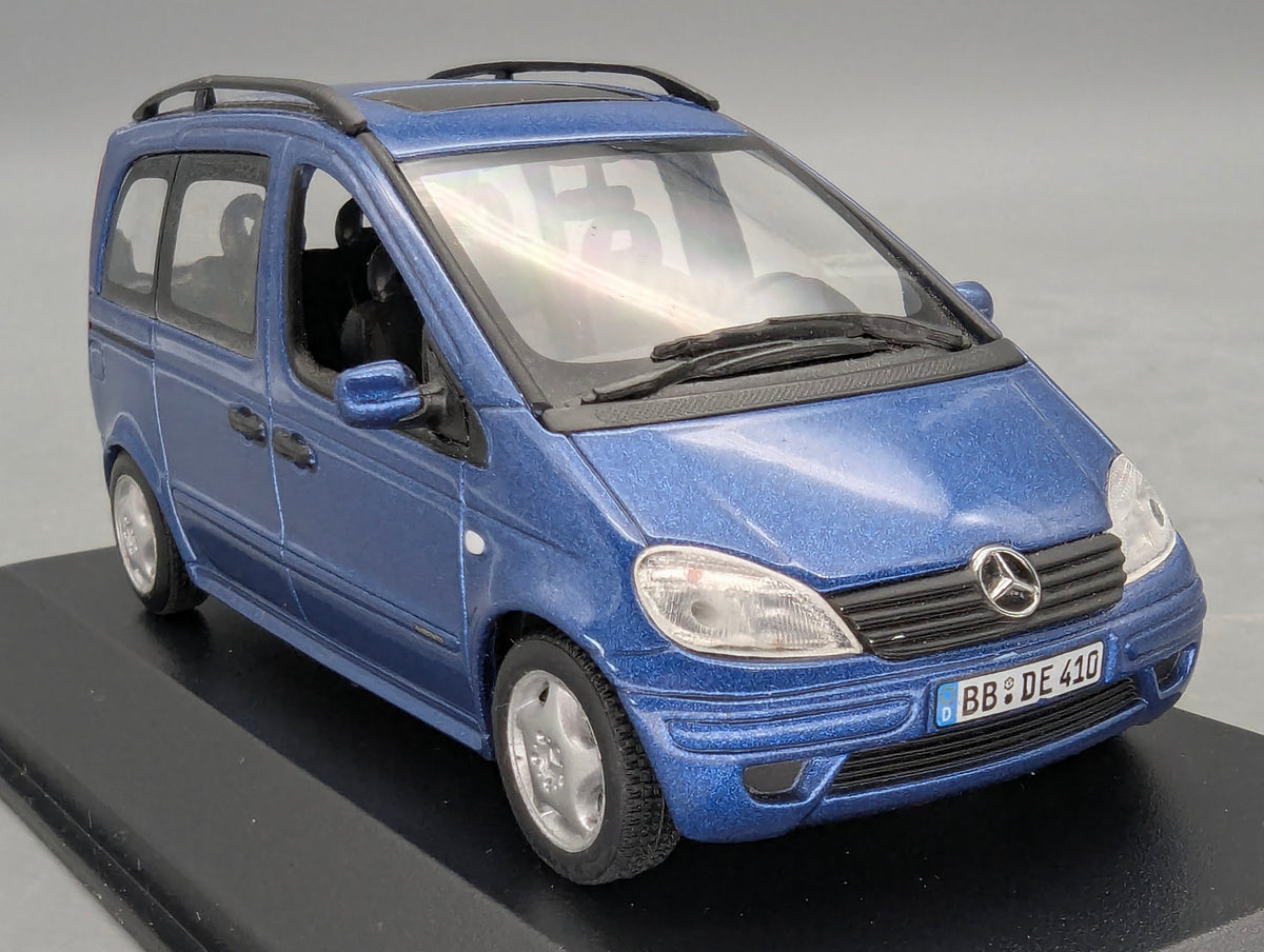 Modellautos 1:43 Minichamps Mercedes-Benz Vaneo Blau Metallic mit Dealer OVP