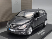 Modellautos 1:43 Minichamps Mercedes-Benz B-Klasse Kosmosschwarz mit Dealer OVP