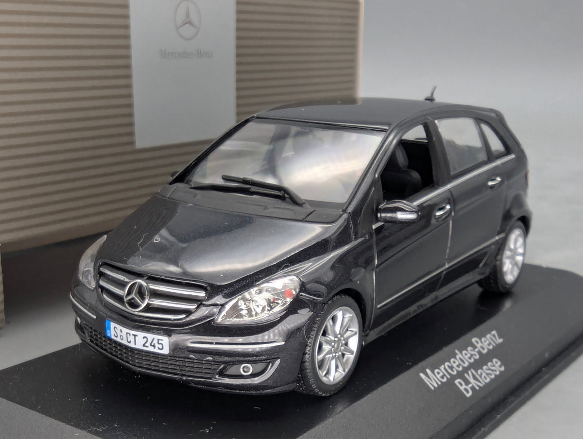 Modellautos 1:43 Minichamps Mercedes-Benz B-Klasse Kosmosschwarz mit Dealer OVP