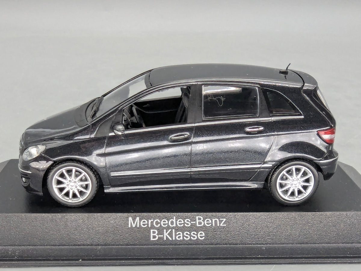 Modellautos 1:43 Minichamps Mercedes-Benz B-Klasse Kosmosschwarz mit Dealer OVP