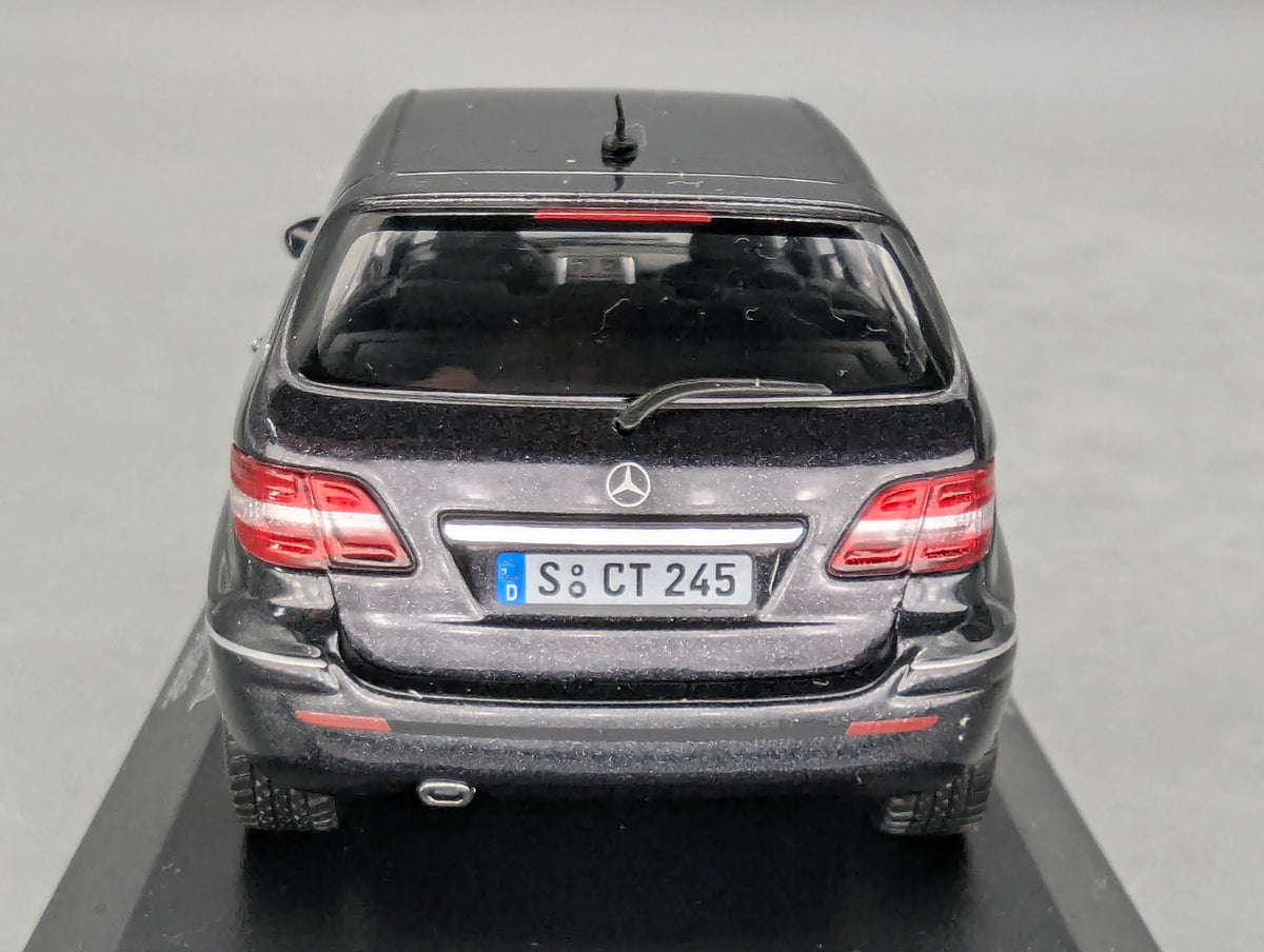 Modellautos 1:43 Minichamps Mercedes-Benz B-Klasse Kosmosschwarz mit Dealer OVP