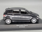Modellautos 1:43 Minichamps Mercedes-Benz B-Klasse Kosmosschwarz mit Dealer OVP