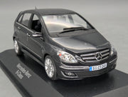 Modellautos 1:43 Minichamps Mercedes-Benz B-Klasse Kosmosschwarz mit Dealer OVP