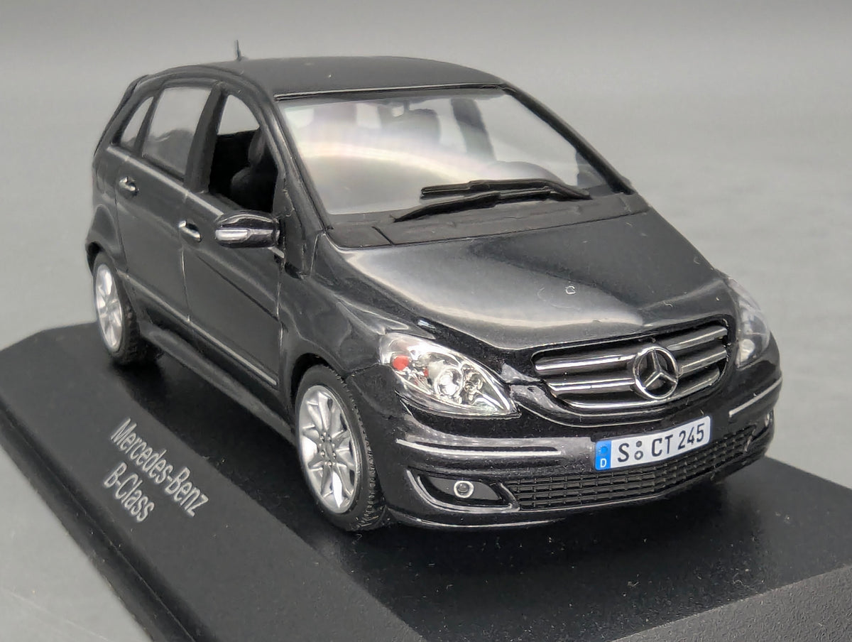 Modellautos 1:43 Minichamps Mercedes-Benz B-Klasse Kosmosschwarz mit Dealer OVP
