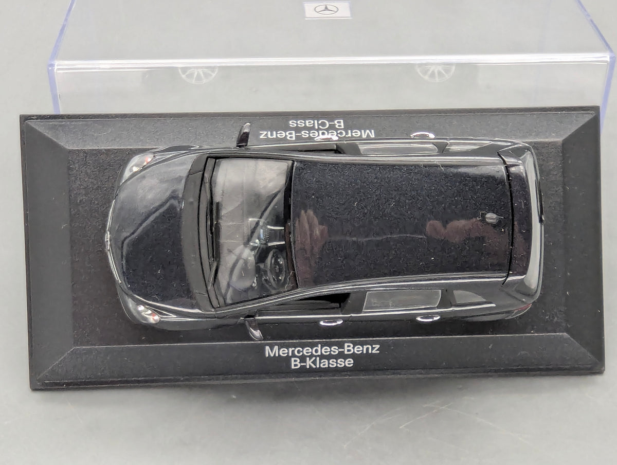 Modellautos 1:43 Minichamps Mercedes-Benz B-Klasse Kosmosschwarz mit Dealer OVP
