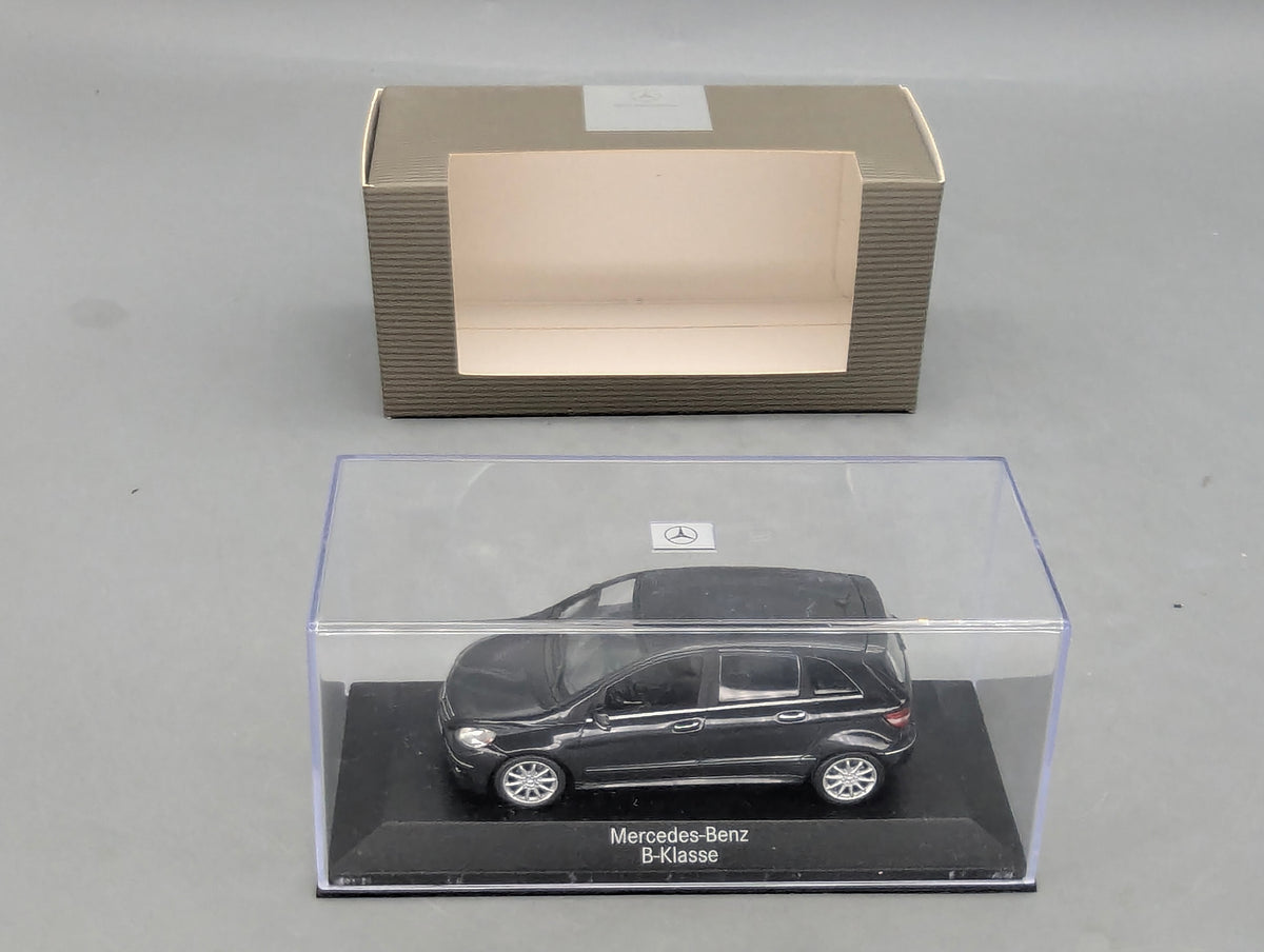 Modellautos 1:43 Minichamps Mercedes-Benz B-Klasse Kosmosschwarz mit Dealer OVP
