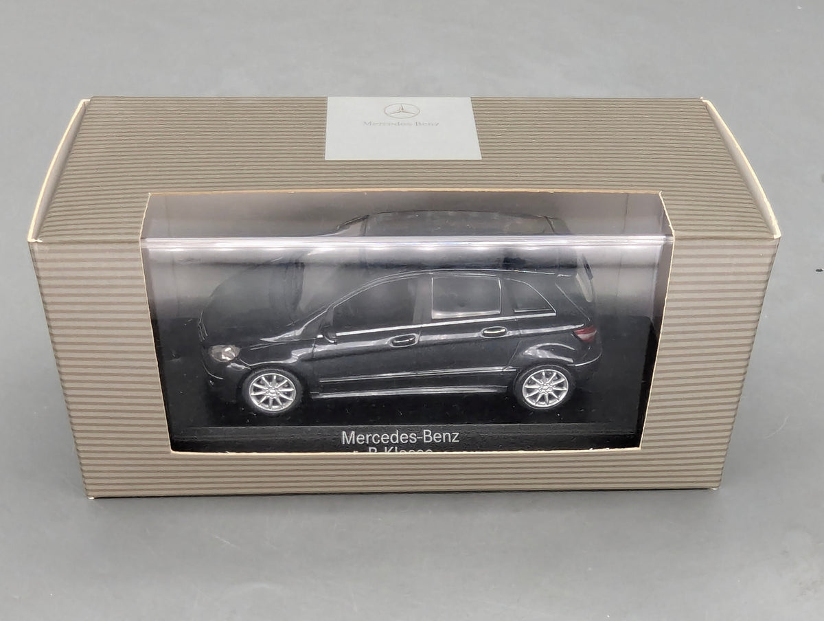 Modellautos 1:43 Minichamps Mercedes-Benz B-Klasse Kosmosschwarz mit Dealer OVP