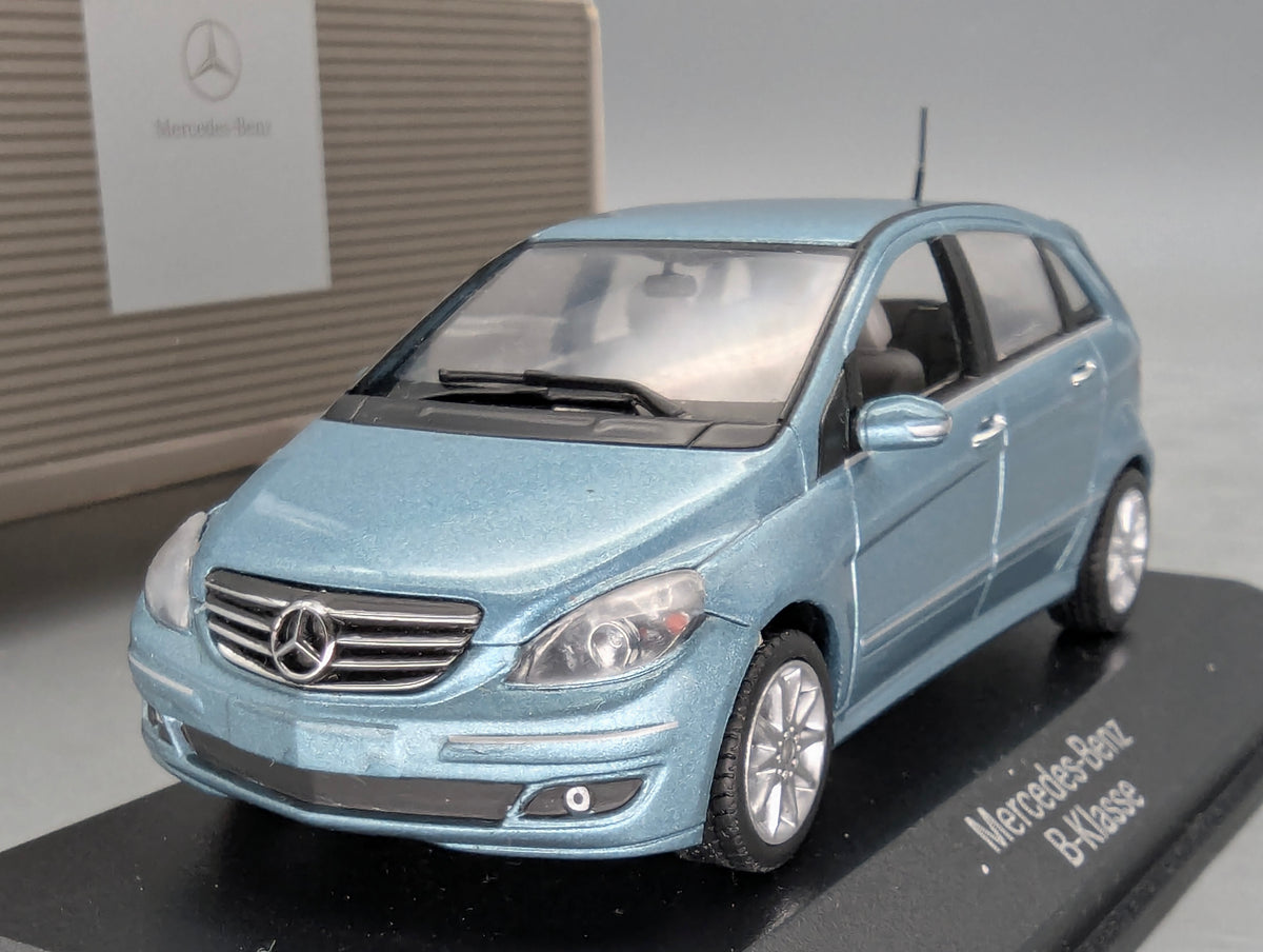Modellautos 1:43 Minichamps Mercedes-Benz B-Klasse Quellblau mit Dealer OVP