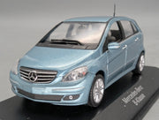 Modellautos 1:43 Minichamps Mercedes-Benz B-Klasse Quellblau mit Dealer OVP