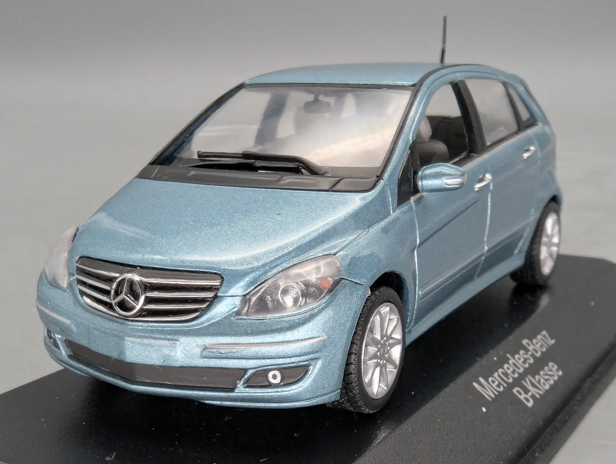 Modellautos 1:43 Minichamps Mercedes-Benz B-Klasse Quellblau mit Dealer OVP