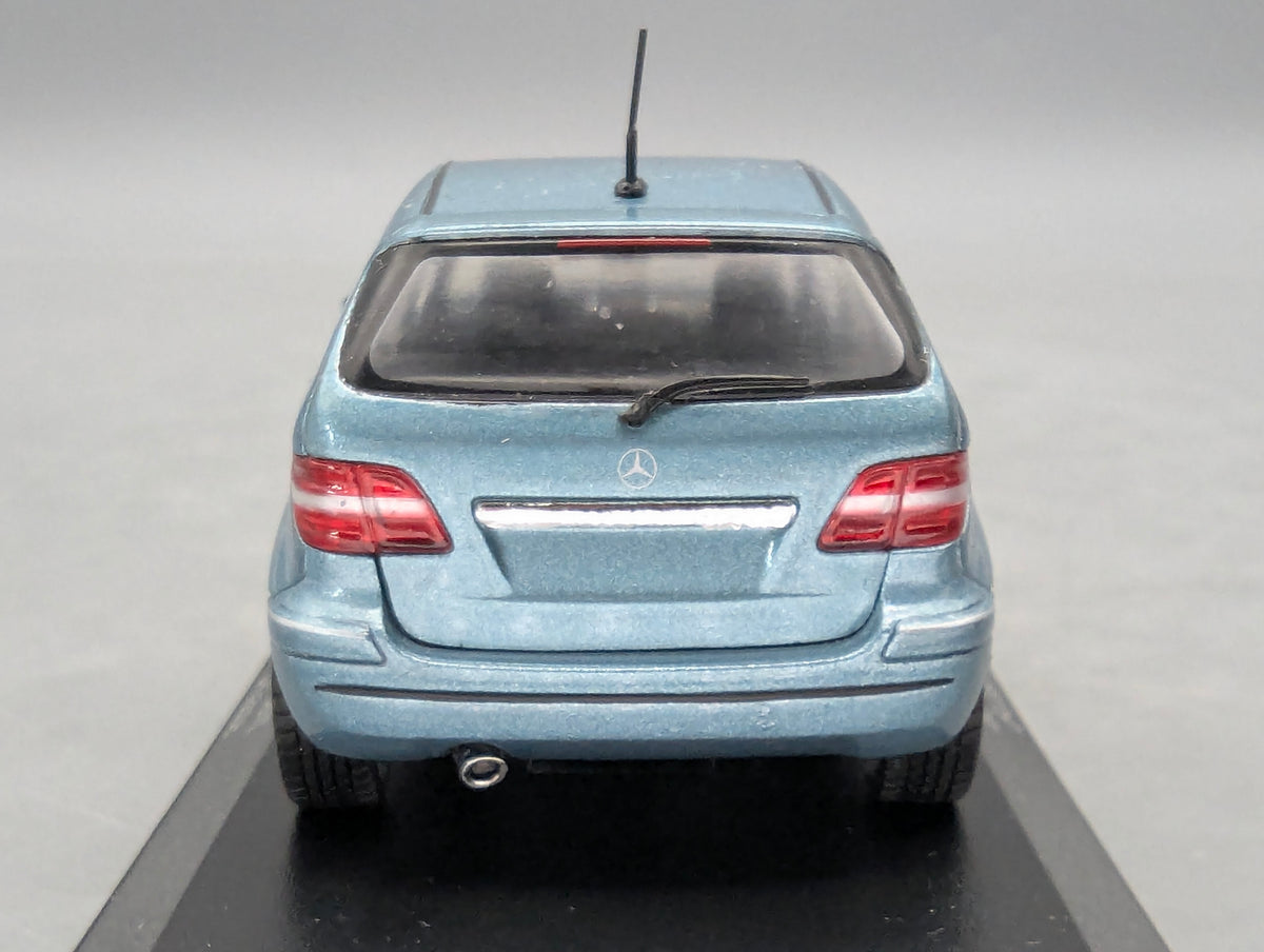 Modellautos 1:43 Minichamps Mercedes-Benz B-Klasse Quellblau mit Dealer OVP
