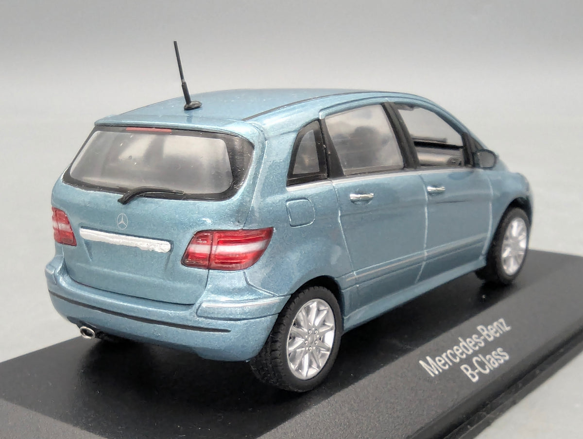 Modellautos 1:43 Minichamps Mercedes-Benz B-Klasse Quellblau mit Dealer OVP