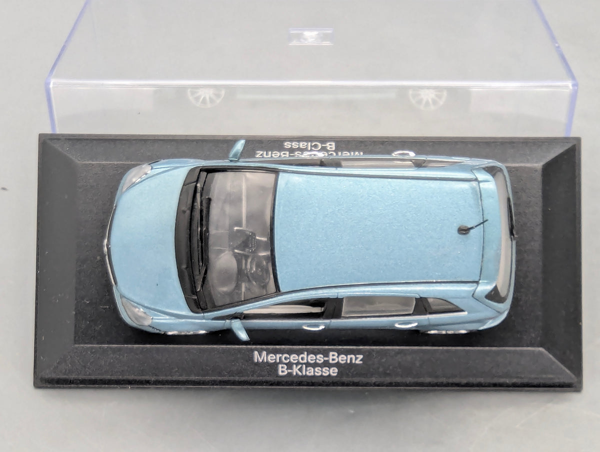 Modellautos 1:43 Minichamps Mercedes-Benz B-Klasse Quellblau mit Dealer OVP