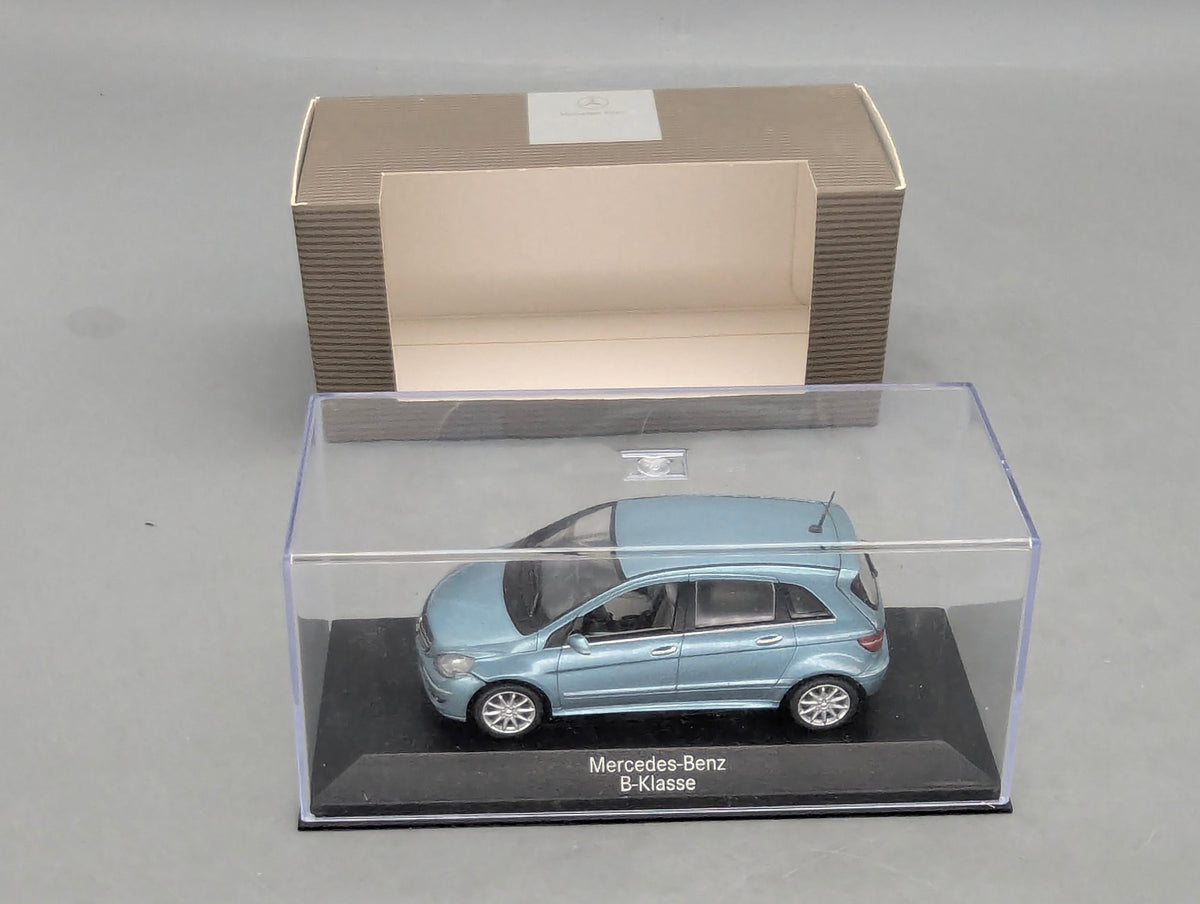 Modellautos 1:43 Minichamps Mercedes-Benz B-Klasse Quellblau mit Dealer OVP