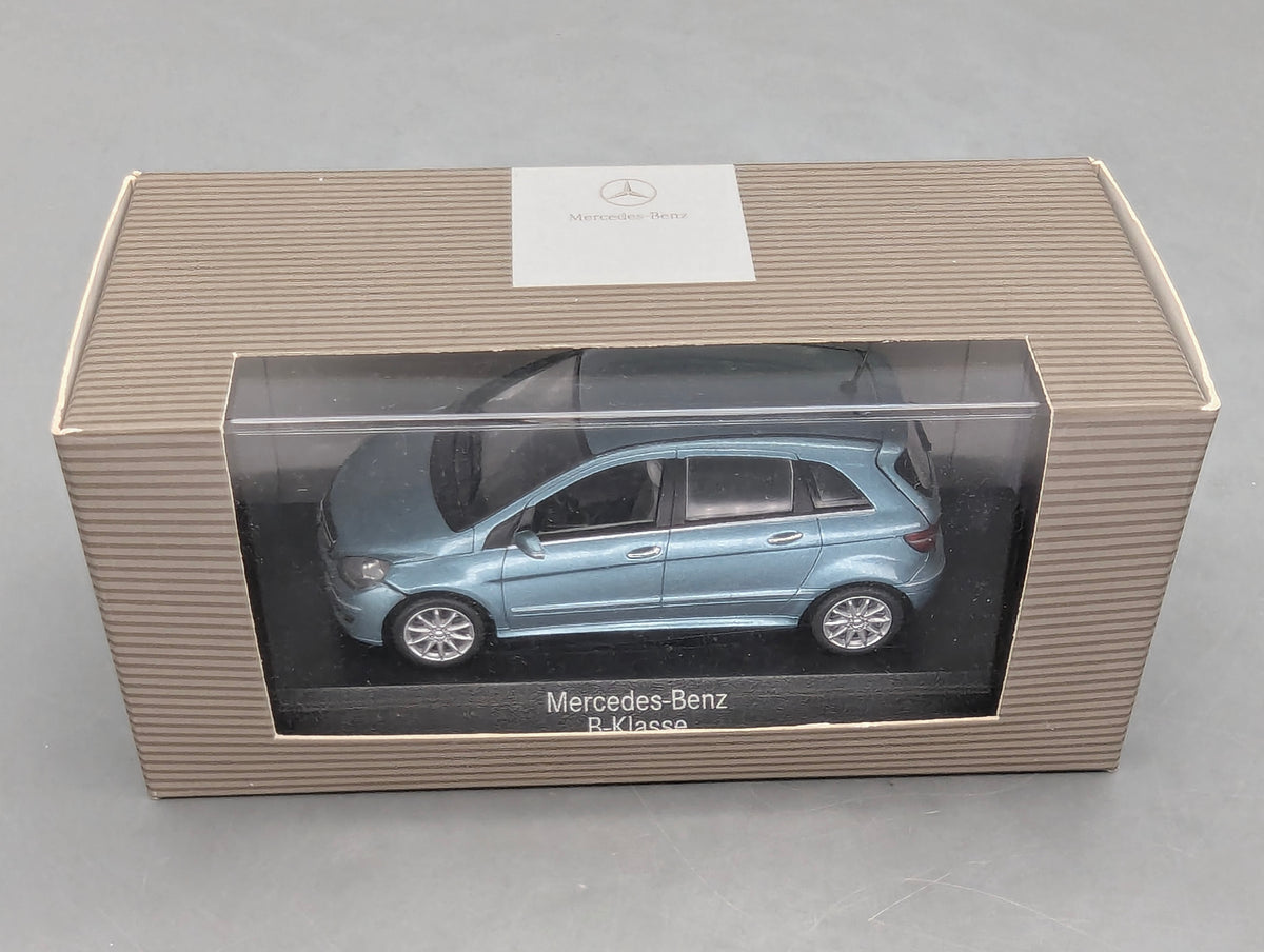 Modellautos 1:43 Minichamps Mercedes-Benz B-Klasse Quellblau mit Dealer OVP
