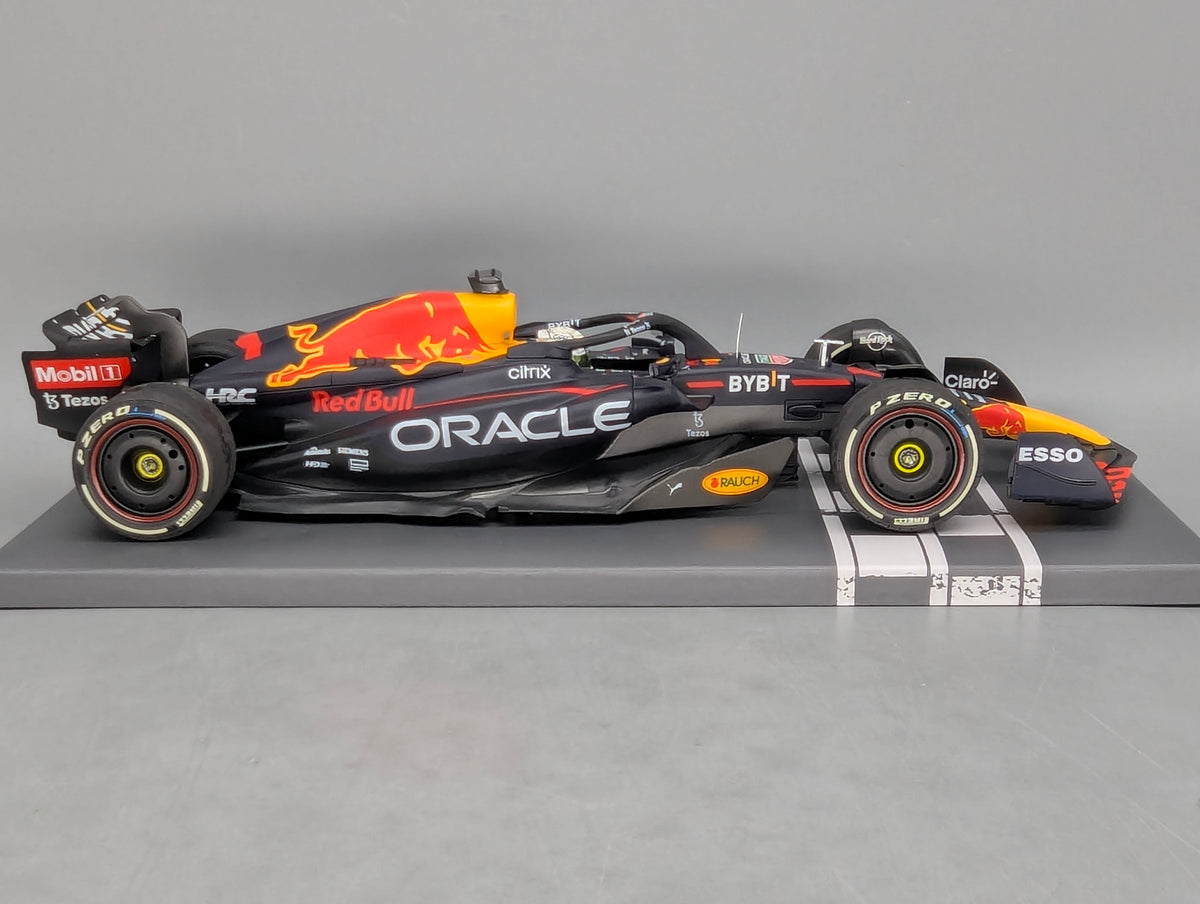 Modellautos 1:43 Minichamps Red Bull RB18 WINNER French GP 2022 Verstappen OVP