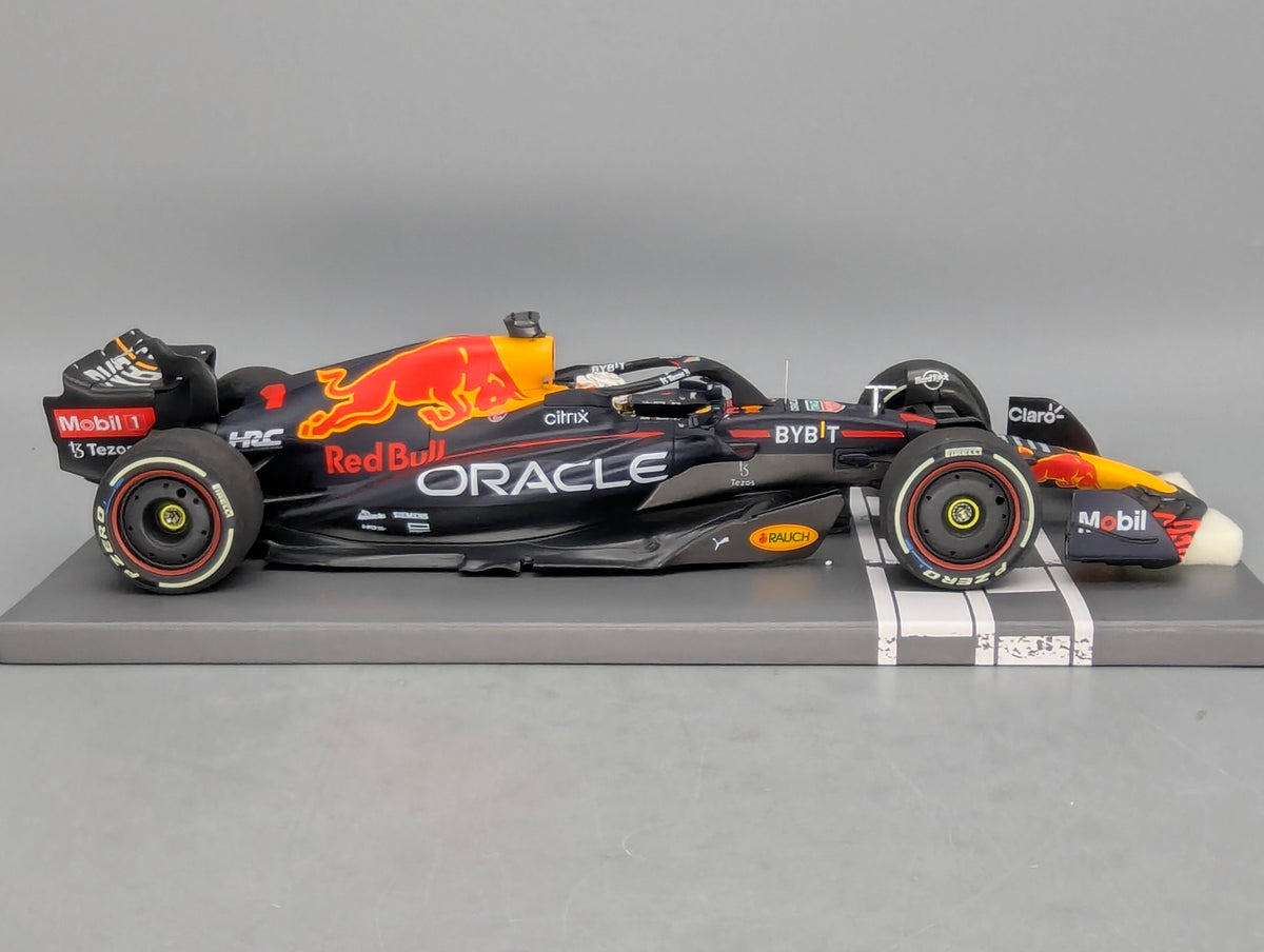 Modellautos 1:43 Minichamps Red Bull RB18 WINNER Canada GP 2022 Verstappen OVP