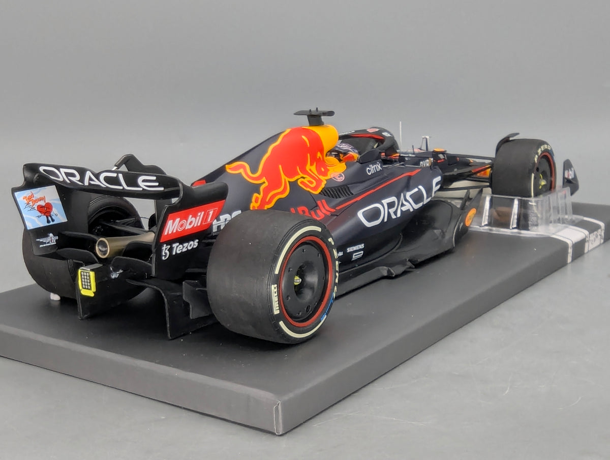 Modellautos 1:43 Minichamps Red Bull RB18 WINNER Miami GP 2022 Verstappen OVP