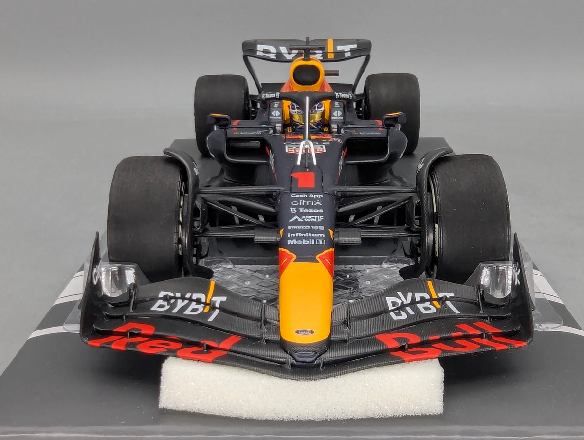 Modellautos 1:43 Minichamps Red Bull RB18 WINNER Miami GP 2022 Verstappen OVP