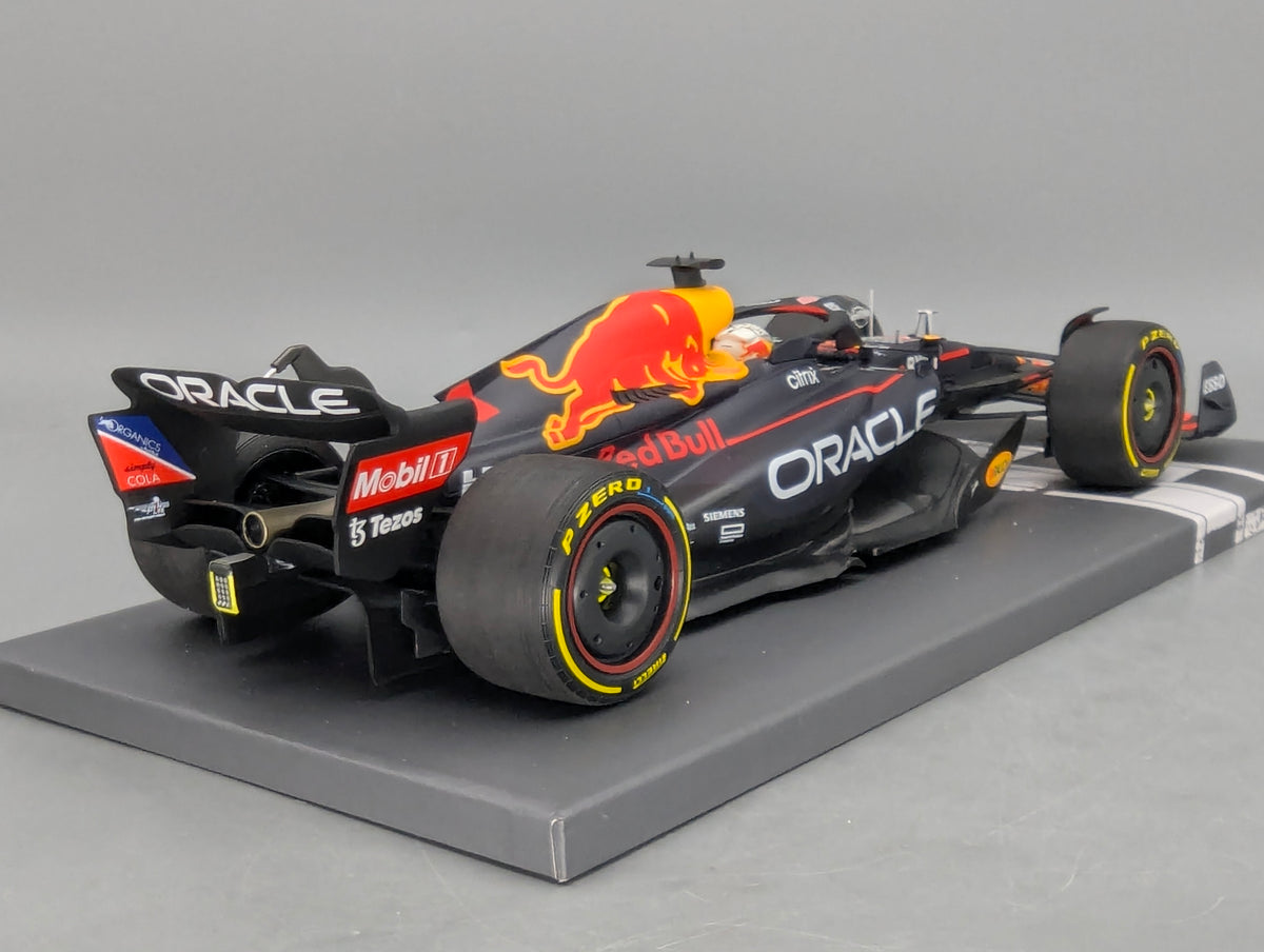 Modellautos 1:43 Minichamps Red Bull RB18 WINNER Ungarn GP 2022 Verstappen OVP