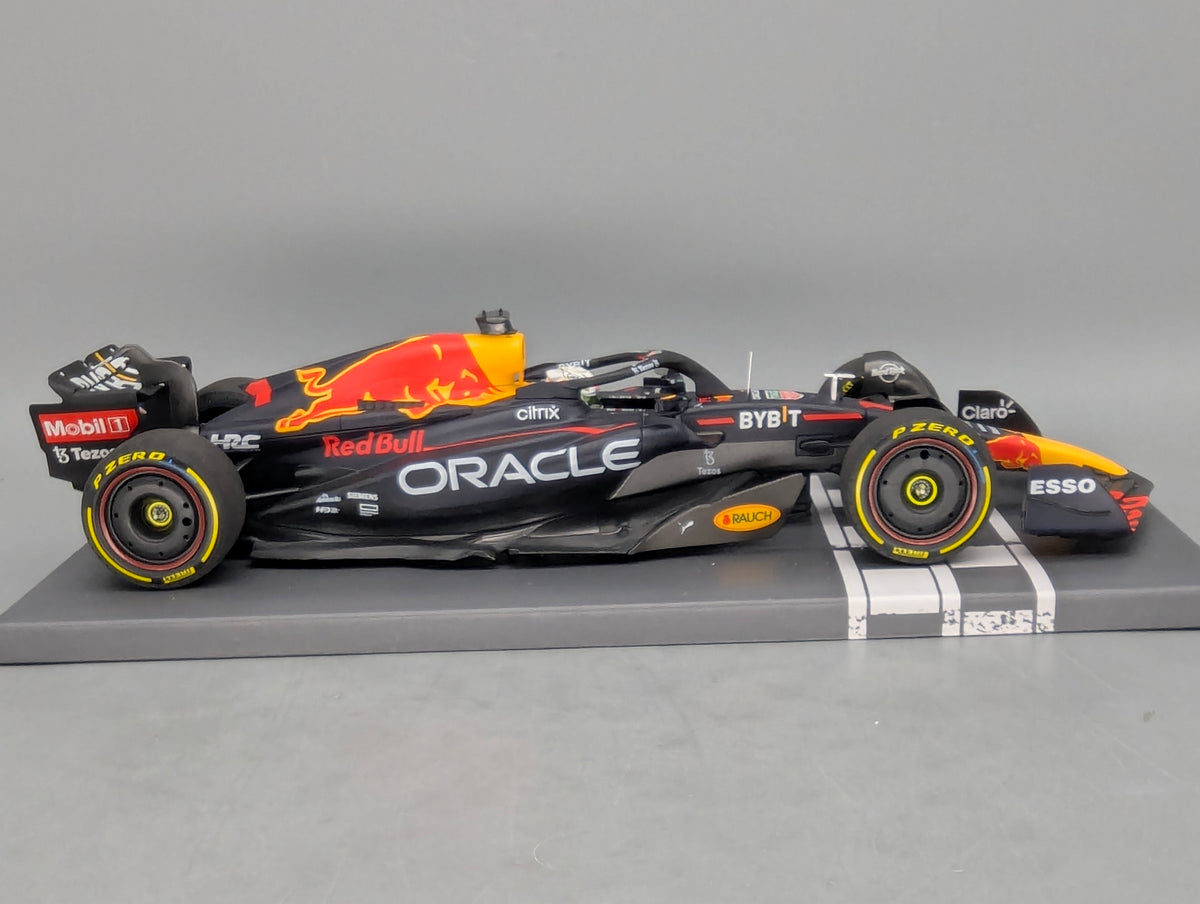 Modellautos 1:43 Minichamps Red Bull RB18 WINNER Ungarn GP 2022 Verstappen OVP