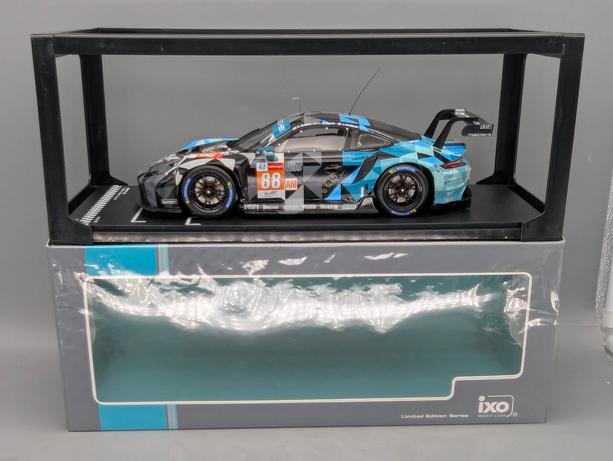 Modellautos 1:18 Ixo Porsche 911 RSR 24h Le Mans 2021 #88 mit OVP