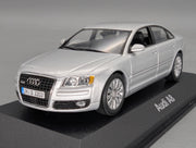 Modellautos 1:43 Minichamps Audi A8 2005 Lichtsilber mit Dealer OVP