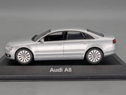Modellautos 1:43 Minichamps Audi A8 2005 Lichtsilber mit Dealer OVP