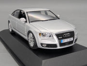 Modellautos 1:43 Minichamps Audi A8 2005 Lichtsilber mit Dealer OVP