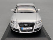 Modellautos 1:43 Minichamps Audi A8 2005 Lichtsilber mit Dealer OVP
