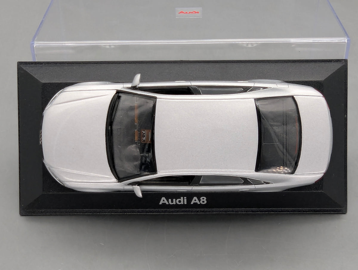 Modellautos 1:43 Minichamps Audi A8 2005 Lichtsilber mit Dealer OVP