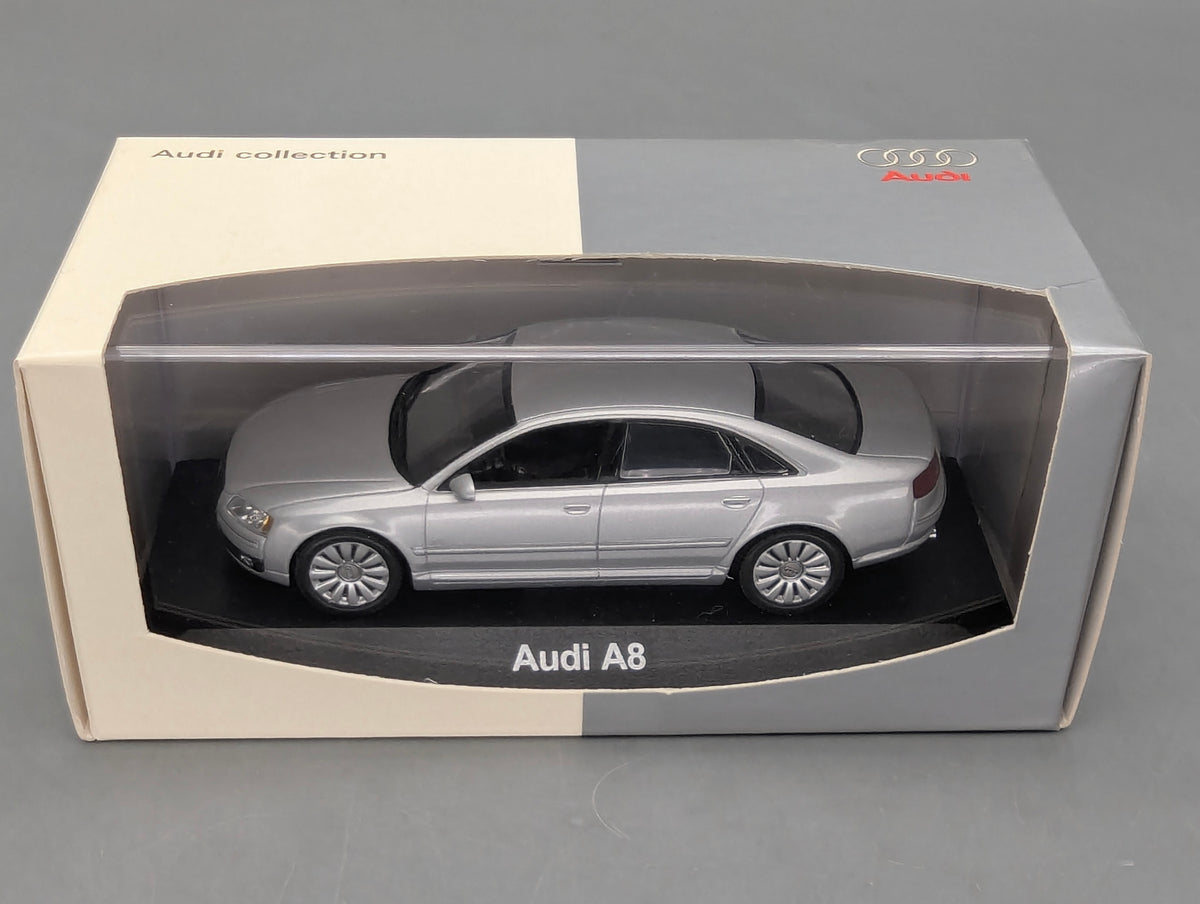 Modellautos 1:43 Minichamps Audi A8 2005 Lichtsilber mit Dealer OVP