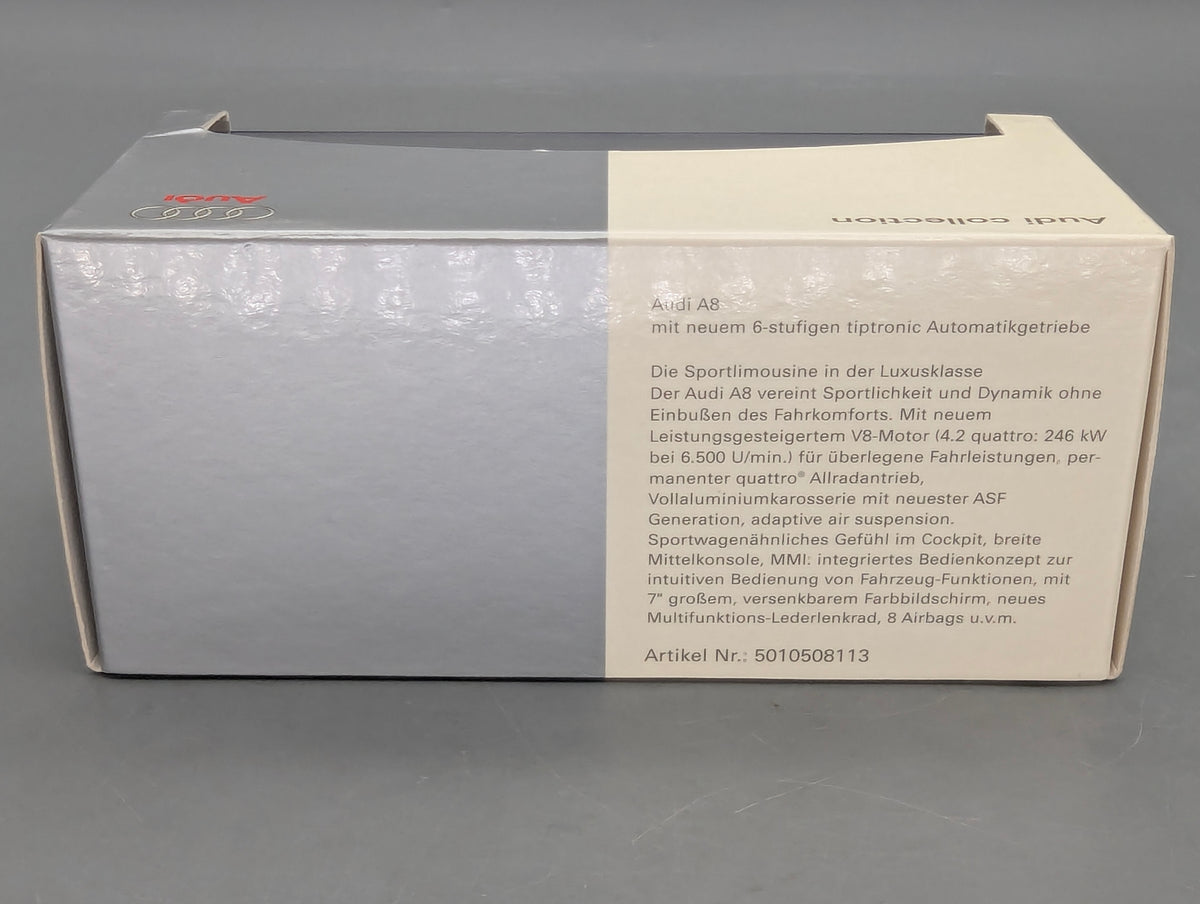 Modellautos 1:43 Minichamps Audi A8 2005 Lichtsilber mit Dealer OVP