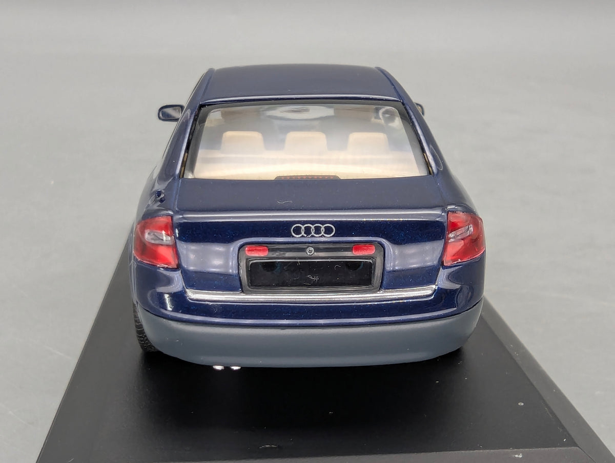 Modellautos 1:43 Minichamps Audi A6 Blau Metallic mit Dealer OVP