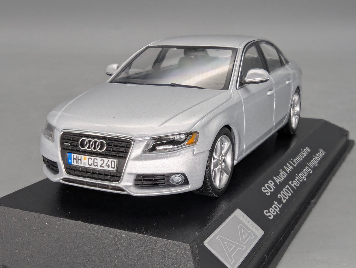 Modellautos 1:43 Minichamps SOP Audi A4 2007 Fertigung Ingolstadt mit Dealer OVP
